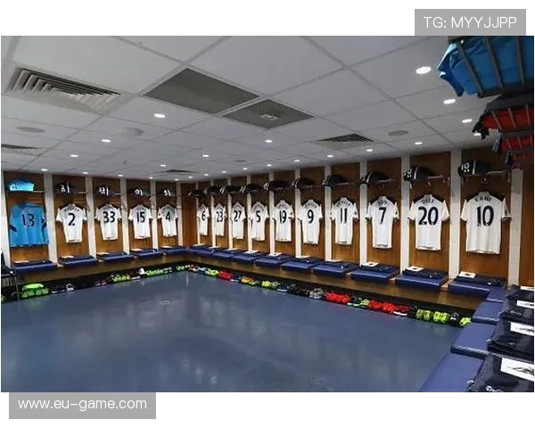 球员更衣室爆笑恶作剧合集：趣味瞬间盘点