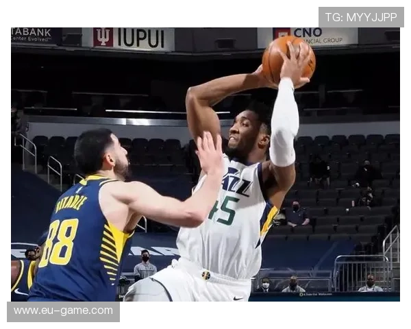 福克斯领跑助攻榜,成为球队核心枢纽 福克斯领跑助攻榜,成为球队核心枢纽